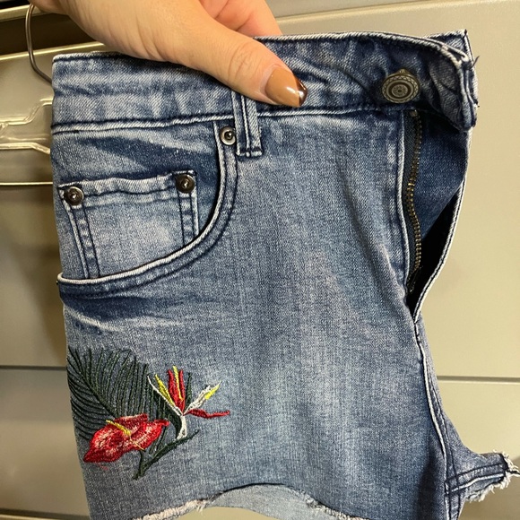 Gianni Bini Jean Short - Picture 5 of 5